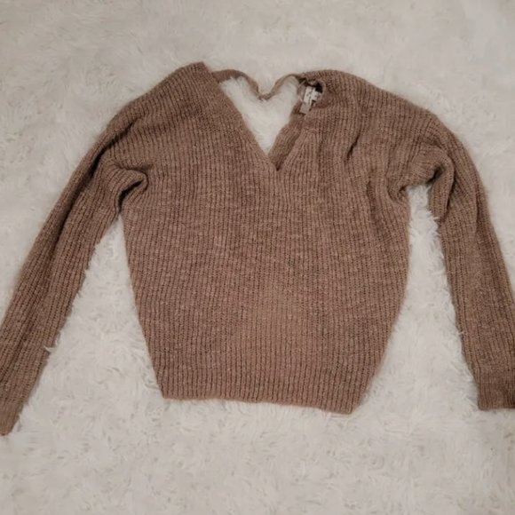 Cable knit cross back sweater - Picture 2 of 3